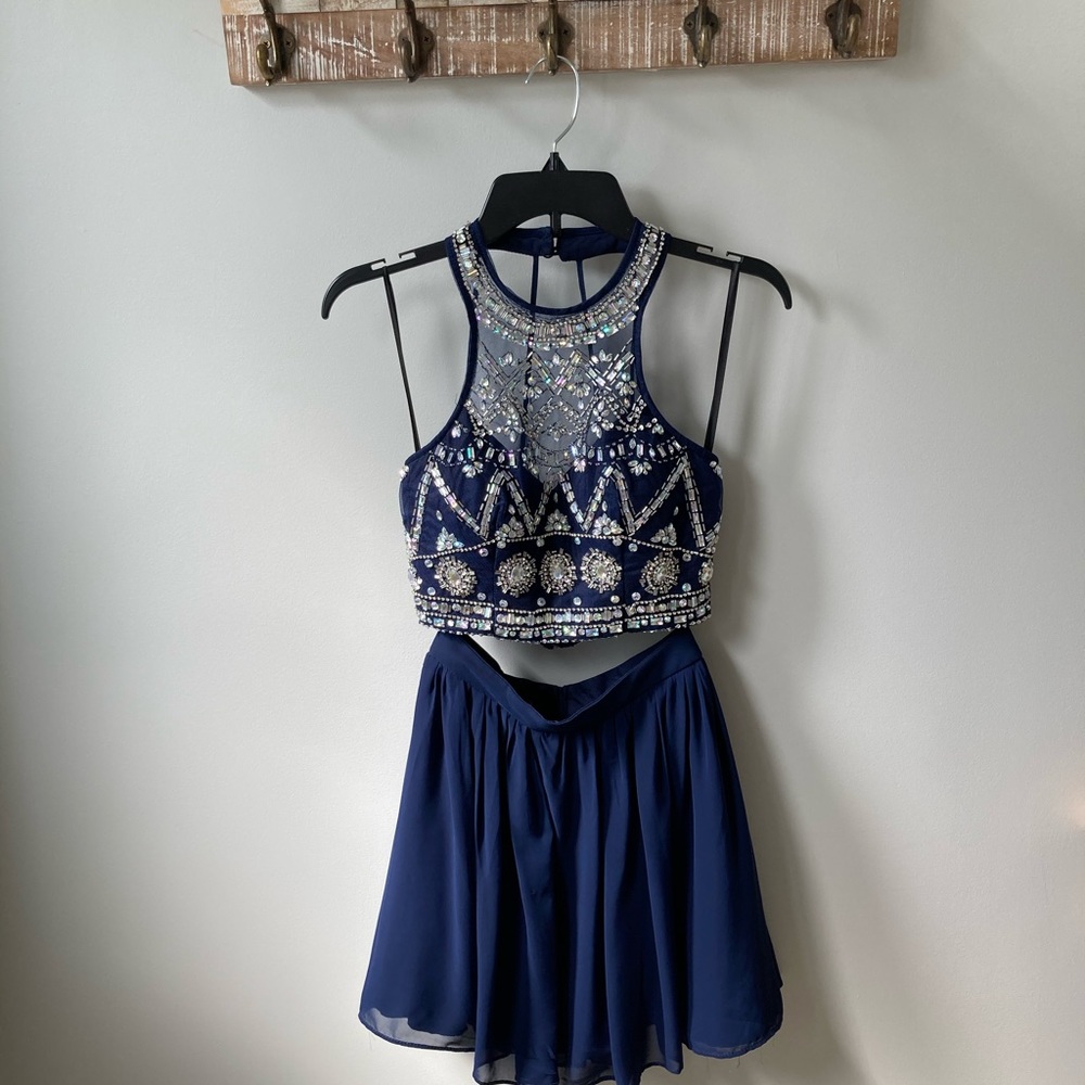 Beautiful navy 2 piece homecoming dress - Picture 2 of 6